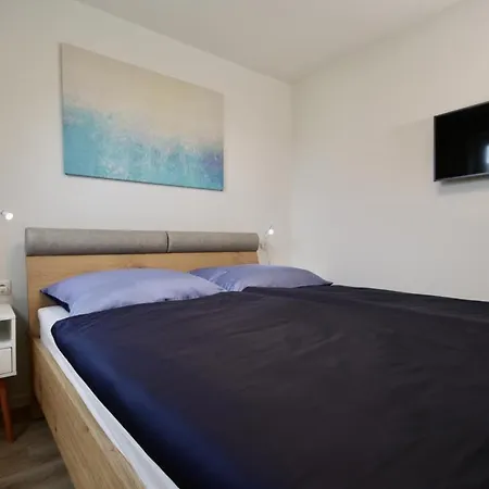 Apartment Tor 11