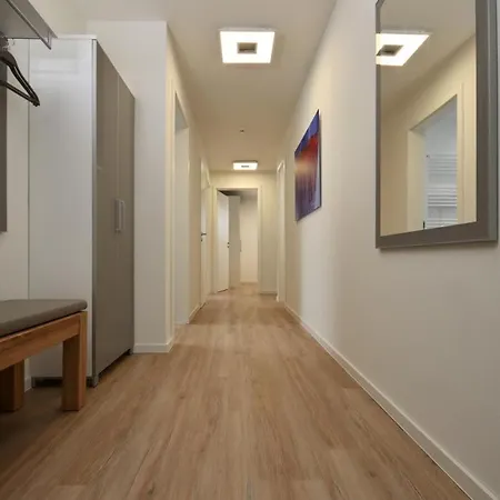 Apartment Tor 11 *